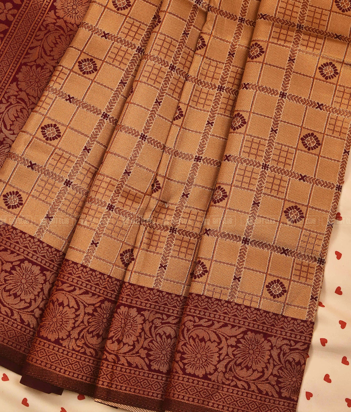 সুবর্ণা (KNJ 04) - Beige & Maroon Grid Kanchipuram