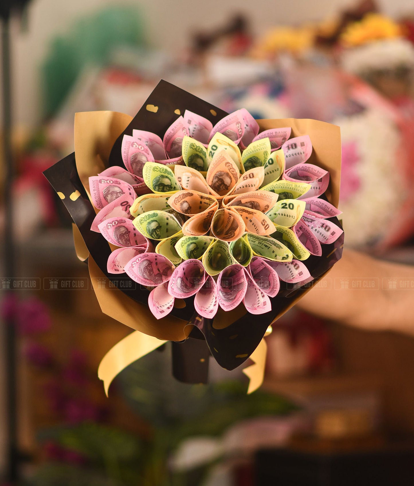 Salami 3 :"Golden Glow" – Premium Mixed Note Money Bouquet (490tk)
